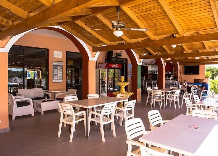 Nikos Hotel Khartáta